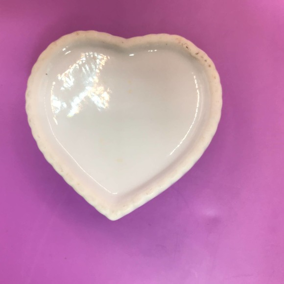 Porcelain Heart Trinket Box Lillies and Butterfly Design 3'x3' for Rings Perfect - Picture 6 of 10